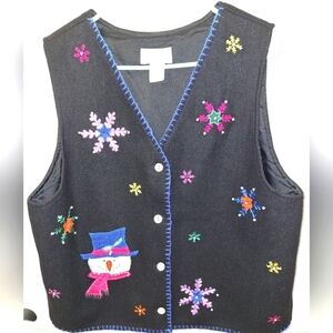 A Casey Coleman wool blend top black holiday sweater vest in size XL.